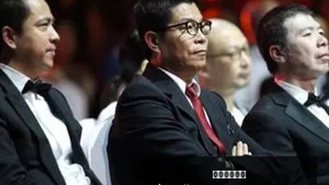 梅西与金杯再聚首：安东内拉分享世界杯冠军纪念瞬间，终极回顾